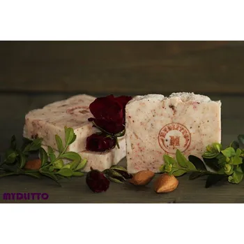 Mýdlo Růžové mýdlo 100 g (Růže se svou nádhernou vůní okouzlí každou ženu, dívku i slečnu a bude udržovat její pleť v kondici, mýdlo je vyrobené v rodinné mydlárně Mydlitto ® pro krásnou a zdravou pokožku.)