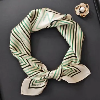 Šátek Hedvábný šátek Zelené čtverce 53x53 cm v dárkovém balení, HEDVÁBNÝ SVĚT