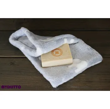 Sloní pochod na světle šedé- Coralová luxusní žínka