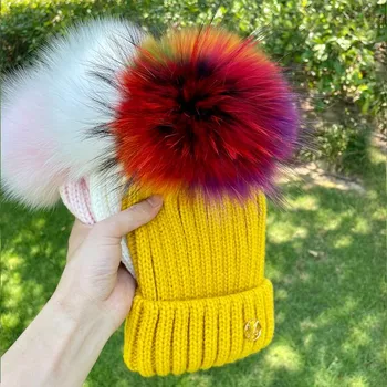 Čepice Hřejivý dívčí kulich s vícebarevnou bambulí z přírodního chlupu Barva: žlutá 3, Velikost: 40-49 cm