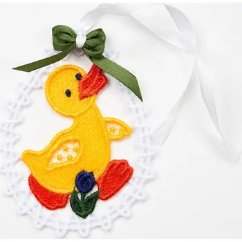 Velikonoční dekorace velikonoční závěsná dekorace V - velikonoční kačenka - vyšívaná krajka