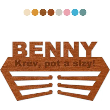 věšák na medaile WoodenPuzzle.cz Věšák na medile se jménem a textem - zkosený