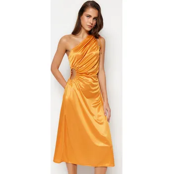 Dámské šaty Trendyol Oranžové pletené večerní šaty s oknem/výřezem detailně v saténu Trendyol oranžová 2161981