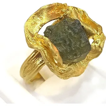 Prsten pozlacený stříbrný prsten s vltavínem VPE325