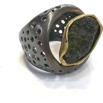 Prsten stříbrný prsten s vltavínem L28