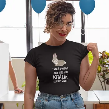 Žertovný předmět Tvrdě pracuji, aby měl můj králík slušný život - dámské tričko s potiskem