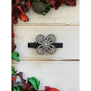 Černé klipsy do vlasů s různými tvary Varianta: Čtyřlístek