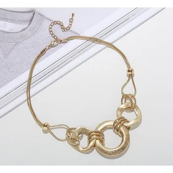 Náhrdelník B-TOP Etnický dámský náhrdelník s kruhovými přívěsky Druh barvy: Zlatá