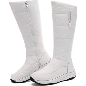 Dámské kozačky Péřové zimní kozačky s koženým detailem a přívěskem Barva: Bílá, Velikost: 44