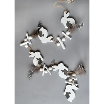 Dřevěná girlanda, zajíci s peřím, 90 cm