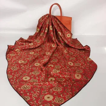 Šátek Hedvábný šátek červený se zlatými květy 110x110 cm v dárkovém balení, HEDVÁBNÝ SVĚT