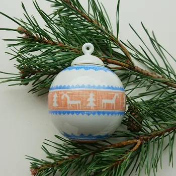 Vánoční ozdoba Porcelánová ozdoba - různé druhy Vánoční ozdoba: Barevný svetr