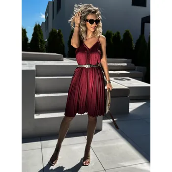 Dámské šaty Bordó lesklé plisované šaty CLAURA se zlatým páskem Velikost: ONESIZE