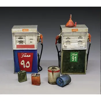Plastikový model Royal Model 1/35 Modern Gas pumps Mid Orient