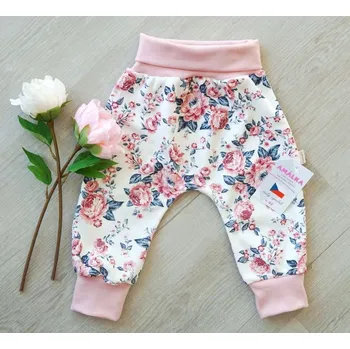 AMÁLKA Bavlněné rostoucí kalhoty, světlé pudrové květy Velikost: 62