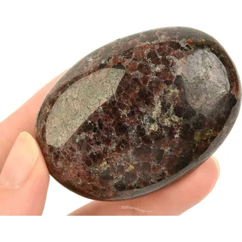 Přírodní kámen Hladký kámen granát z Madagaskaru 104g