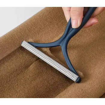 Přístroj na odstraňování kočičích a psích chlupů