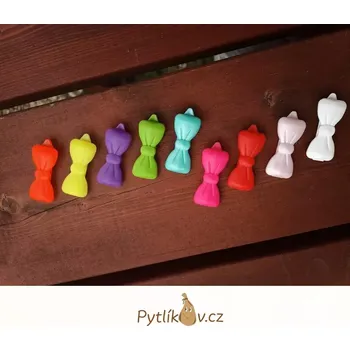 Obleček pro psa Plastové sponky - mašle Auer Bavaria 1 ks různé barvy (Plastové sponky s pevným klipem, velikost 4 cm. Vhodné pro dlouhosrstá plemena, velmi dobře drží.)