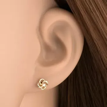 Náušnice Briliantové náušnice ze žlutého 14K zlata - květ s čirým diamantem