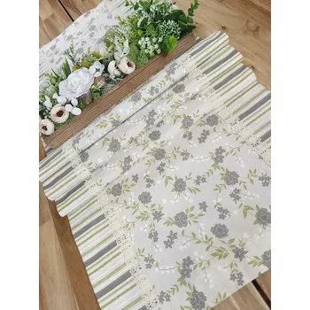 ubrus Běhoun - šedé růžičky na béžové s proužky