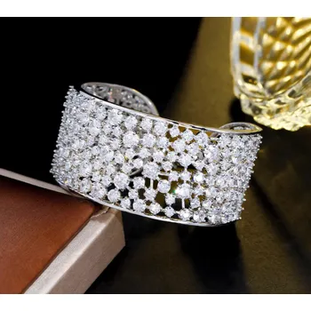 Náramek B-TOP Třpytivý pevný náramek se zirkony - bílé pozlacení