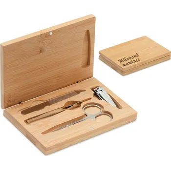 Manikúra v dřevěné krabičce