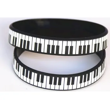 Silikonový náramek ruku s potiskem klaviatura černá barva