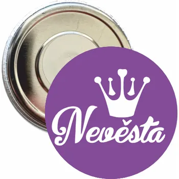 ON-DESIGN Placka s motivem Nevěsta 32 mm Barva: fialová, Barva potisku: bílá, Typ buttonu: magnet