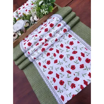 ubrus Běhoun - drobné vlčí máky v kombinaci s trávově zelenou