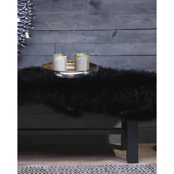 Koberec Ekologická ovčí kůže, černý polyester. Nepravidelný tvar. Strojově tkané. Elegantní design 63 x 95 cm Beliani