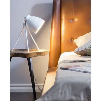 Lampička Stolní lampa bílý kov 43 cm nastavitelný odstín světlometu, třínohý kabel s vypínačem, retro design Beliani