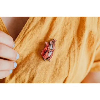 Šperk BeWooden Dřevěná brož - Veverka