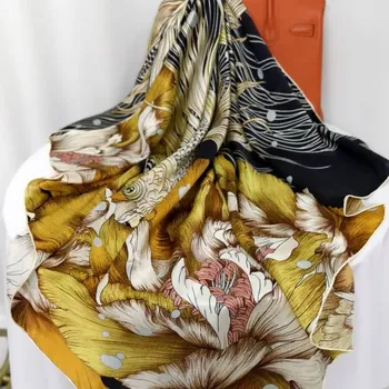 Šátek Hedvábný šátek Bojovnice zlatá 110x110 cm v dárkovém balení, HEDVÁBNÝ SVĚT