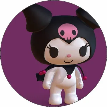 Jedlá dekorace na dort Jedlý papír Kuromi v čepici s lebkou 19,5 cm