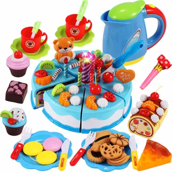 Doplněk pro panenku HračkyZaDobréKačky Narozeninový dort na krájení modrý s konvicí