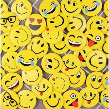 Odznak se smajlíkem Brož _ náhodný výběr Lodestar 97k-cube