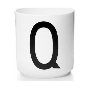 Porcelánový hrnek s písmenem Q, bílá