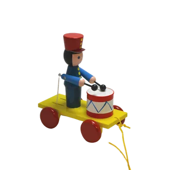 Dřevěná hračka Tahací gardista