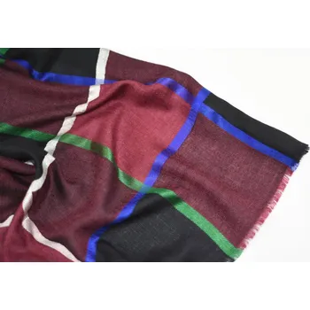 Šála Vlněná vzorovaná šála - kombinace bordó a černých kostek