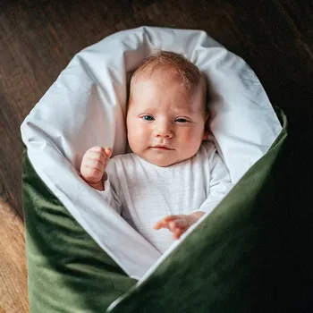 Zavinovačka Lily is sailing Péřová zavinovačka - Khaki velvet Velikost: 80 x 80 cm, Varianta: povlak zavazování páskem