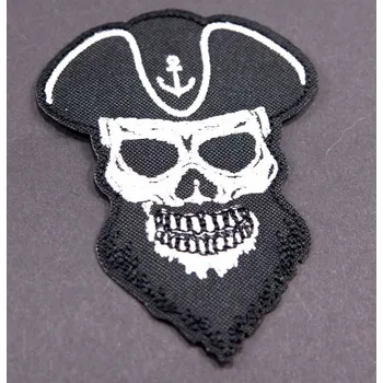 Nášivka Nažehlovací záplata - pirátská lebka s kloboukem - rozměr 8,5 cm x 6,2 cm