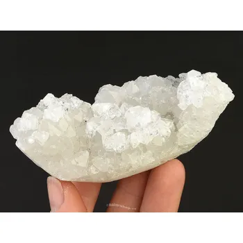 Přírodní kámen Apofylit zeolit drúza (137g)