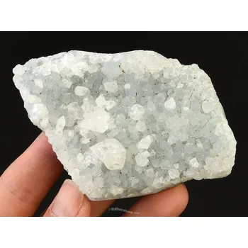 Přírodní kámen Apofylit zeolit drúza (131g)