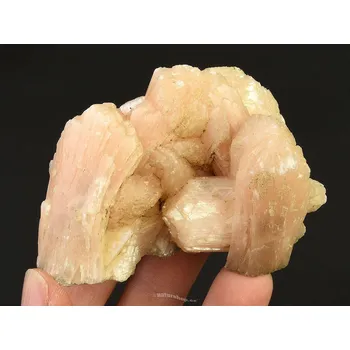 Přírodní kámen Stilbit zeolit drúza z Indie 142g