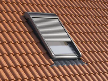 Roleta RoofLITE+ SSR předokenní solární roleta 78 x 140 cm