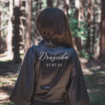 Dámský župan Saténový župánek pro DRUŽIČKU s datem svatby - ČERNÁ Velikost: M, Varianta: Se svíčkou, Dárkové balení: Bez dárkového balení