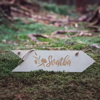 Svatební dekorace Dřevěný ukazatel s gravírováním SVATBA - KVĚTINY Varianta: Šipka na levou stranu