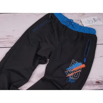 Tepláky Kugo černé s hráčským motivem velikost oblečení - děti: 140