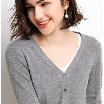 Dámský svetr Elegantní dámský svetřík/cardigan na knoflíčky Barva: Šedá, Velikost: M (45-50 Kg)