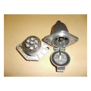 Elektrická zásuvka Zásuvka 7 pol. /kov/ kolík, ze zadu šrouby 6110